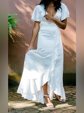 David’s Bridal db studio Flutter Sleeve Satin Ruffle Hem Wedding Dress 2 NEW